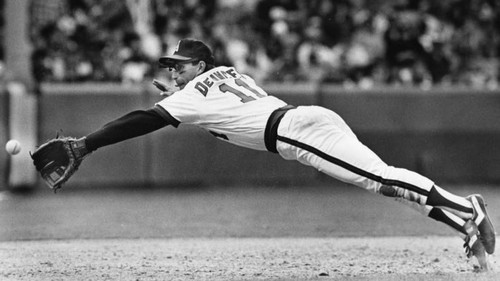 Doug DeCinces dives for ball — Calisphere