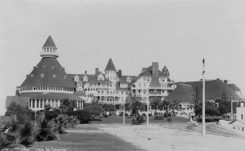 Hotel del Coronado's main entrance