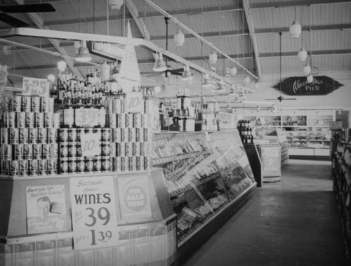 Hollywood Market liquor section