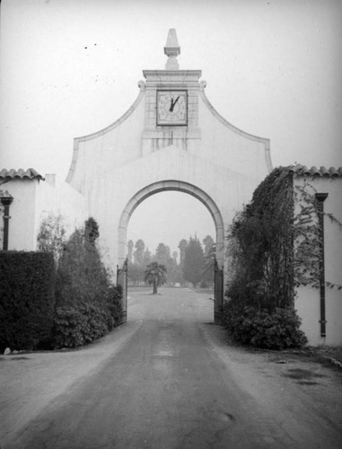 Hollywood Cemetery entrance