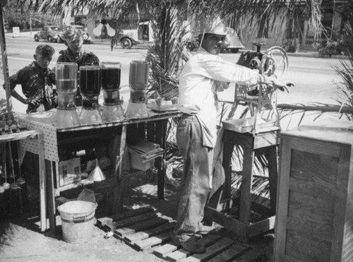 Snow cone vendor