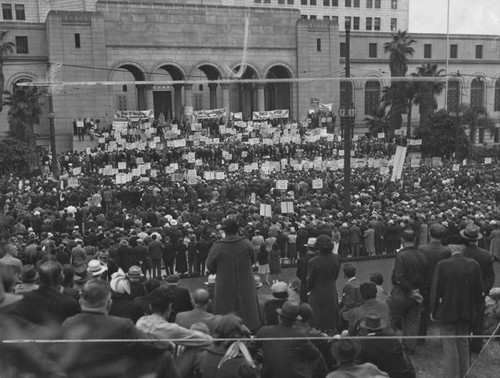 Angelenos hold peace rally on the steps of city hall