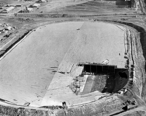 Oil storage tank construction