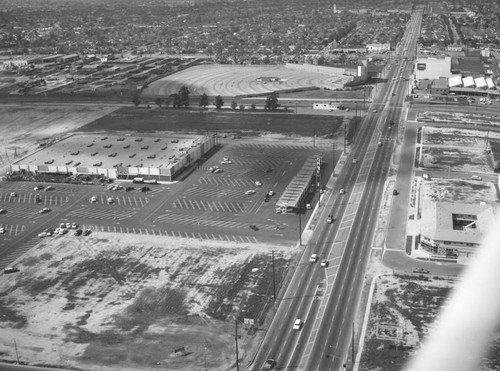 Lakewood, Carson St. and Cherry Ave., looking west