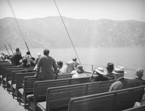 S.S. Catalina nears Catalina Island