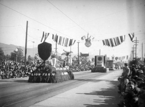 "Gay's Lion Farm," 52nd Annual Tournament of Roses, 1941