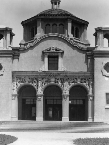 Closeup of Throop Hall, Cal Tech