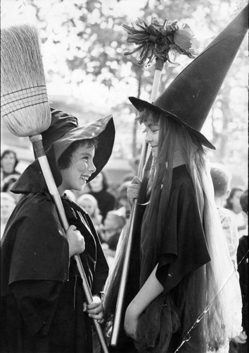 Witches' chatter