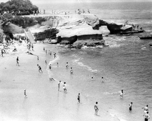 La Jolla's cliff-lined, people-clad shore