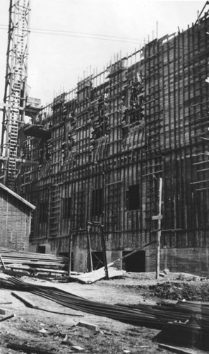 LAPL Central Library construction, s.w. corner