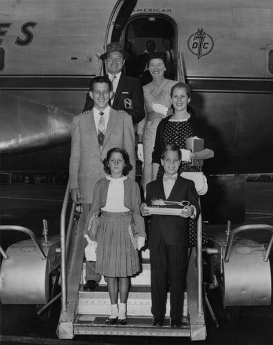 Bob and Dolores Hope with their children