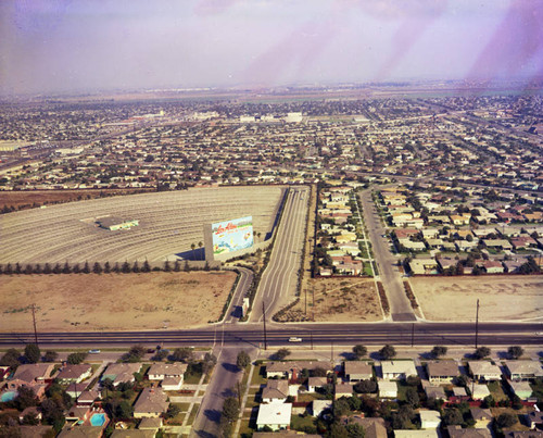 Los Altos Drive-In, Long Beach, looking east