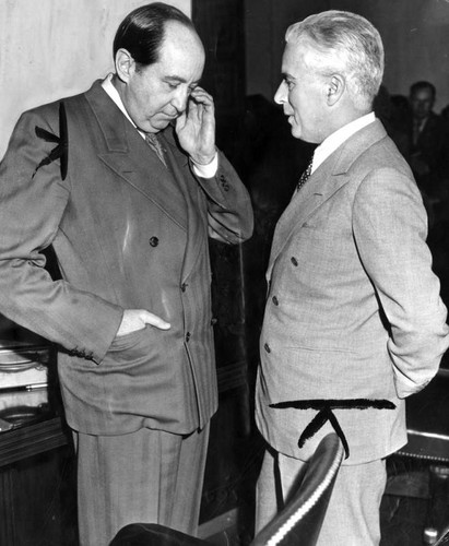 Giesler with Chaplin during court recess