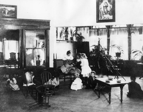 Children resting, Pasadena School