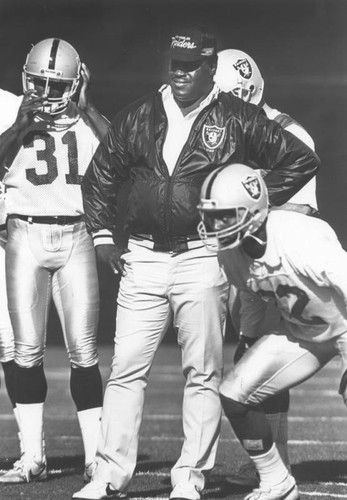 New Raiders coach, Art Shell — Calisphere