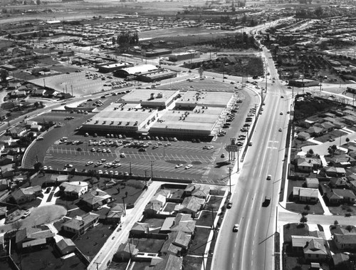 Whittier Downs Shopping Center, Santa Fe Springs