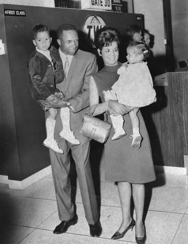 Frank Robinson arrives at LAX