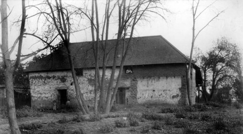 Whitewash adobe home