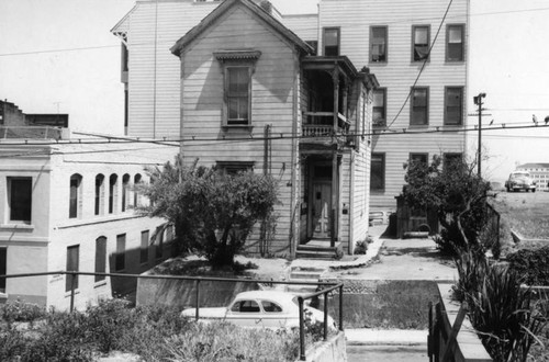 Bunker Hill Avenue residences