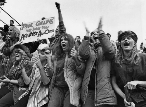 Fans cheering for celebrities at Academy Awards