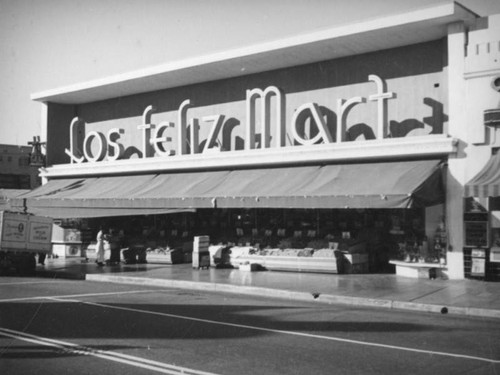 Los Feliz Mart, exterior