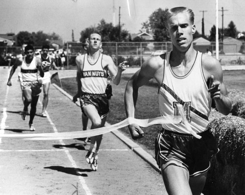 Monroe's Jerry Olson breaks string in 880 race