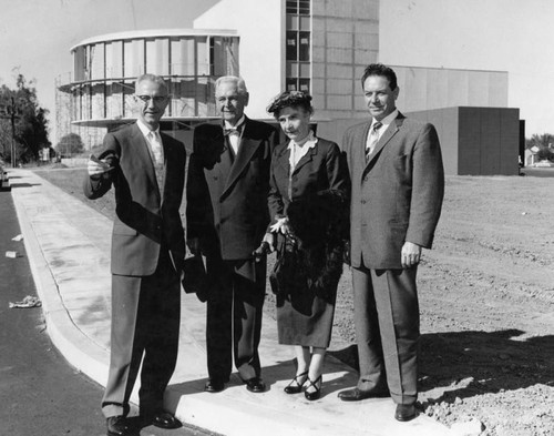 Van Nuys founder tours hospital