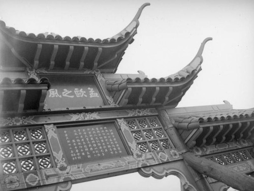 Broadway gate detail, New Chinatown