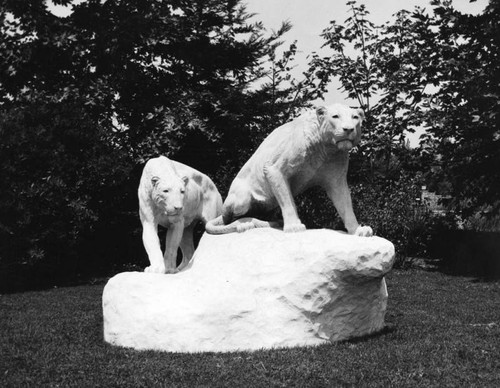 Statues of extinct lions