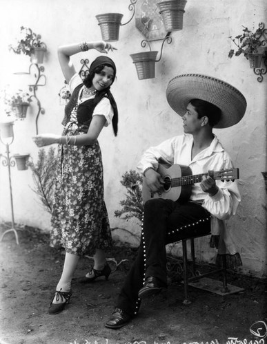 Musician and dancer, Olvera Street