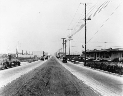 Melrose Avenue looking west