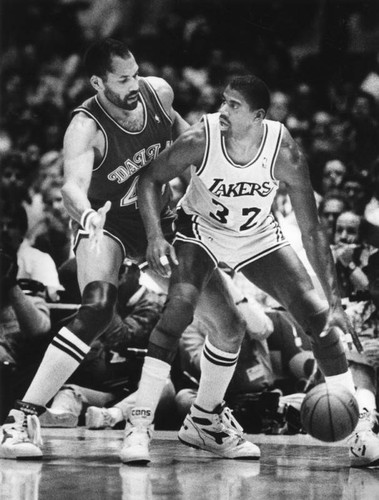 Magic Johnson and James Donaldson one-on-one at the Forum