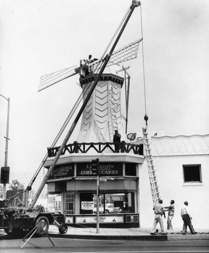 Van de Kamp's Bakery, Glendale