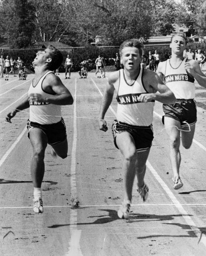 East Valley trackmen prep for prelims Friday