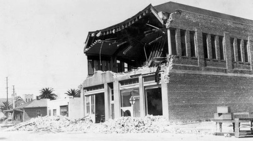 Damaged building, Long Beach Earthquake