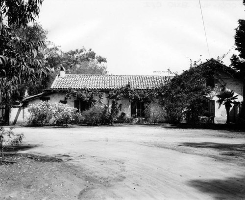 Earl B. Gilmore adobe, side view