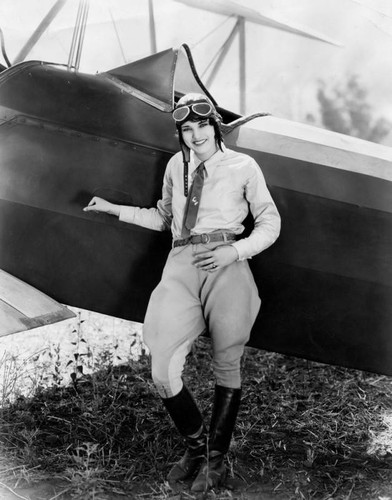 Ruth Elder, guest of honor at "Aviators Dinner"