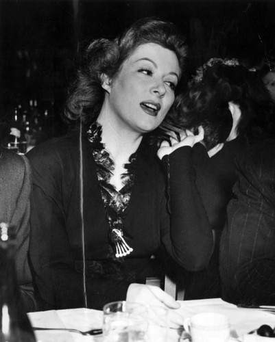 Greer Garson wins Best Actress