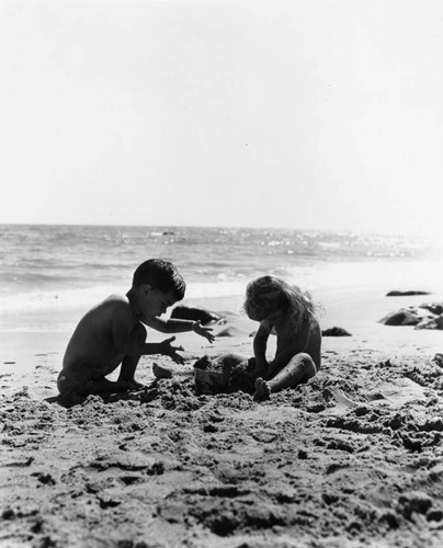 Children at the beach, view 1