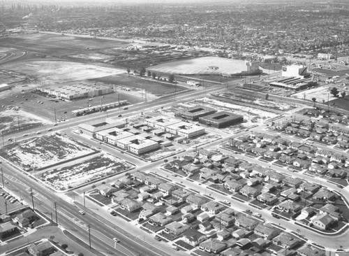 Lakewood, Carson St., and Paramount Blvd., looking southwest