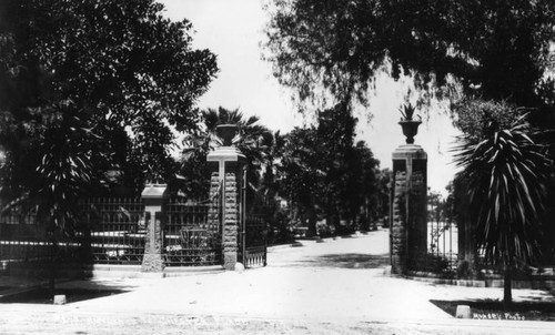 Chester Place gate