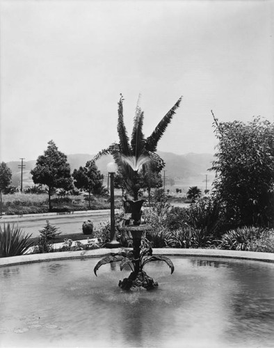 Beverly Gardens Park fountain