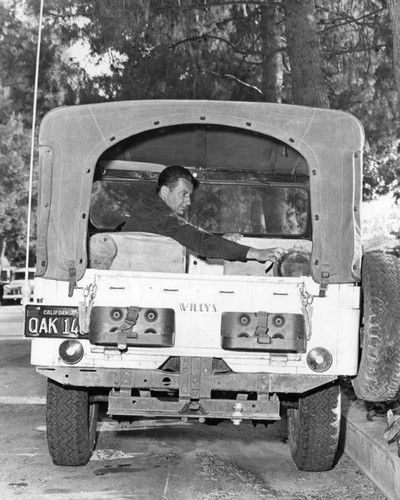 Joe Mokracek packs jeep for annual cavalcade