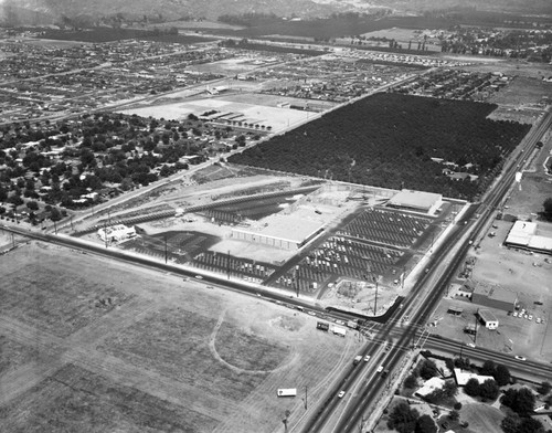 Vons and Thrifty Shopping Center