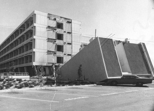 Earthquake damage to hospital