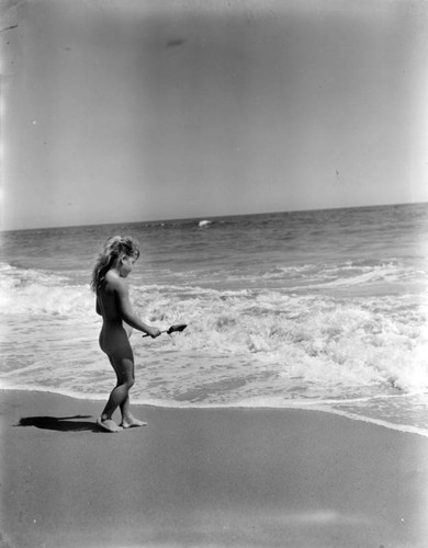 Children at the beach, view 8