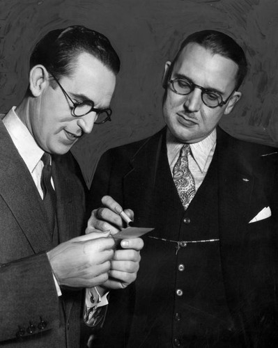 Harold Lloyd receives gift