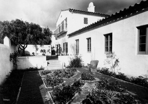 Courtyard and dormitory, Scripps College