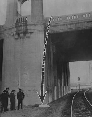 Man plunges to death from First Street bridge