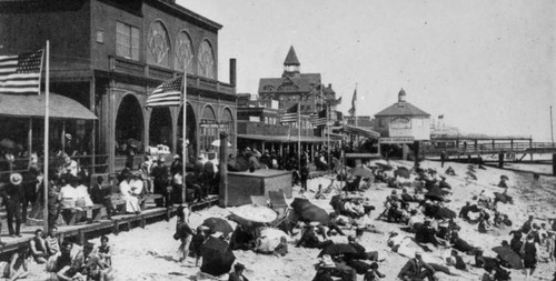 Beach scene, North Beach Bathhouse